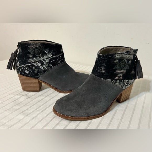 Toms Shoes - Toms Womens Leila Gray Suede Wool Tribal Ankle Boots Booties Size 6